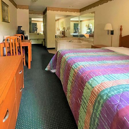 Days Inn Sandersville Екстериор снимка