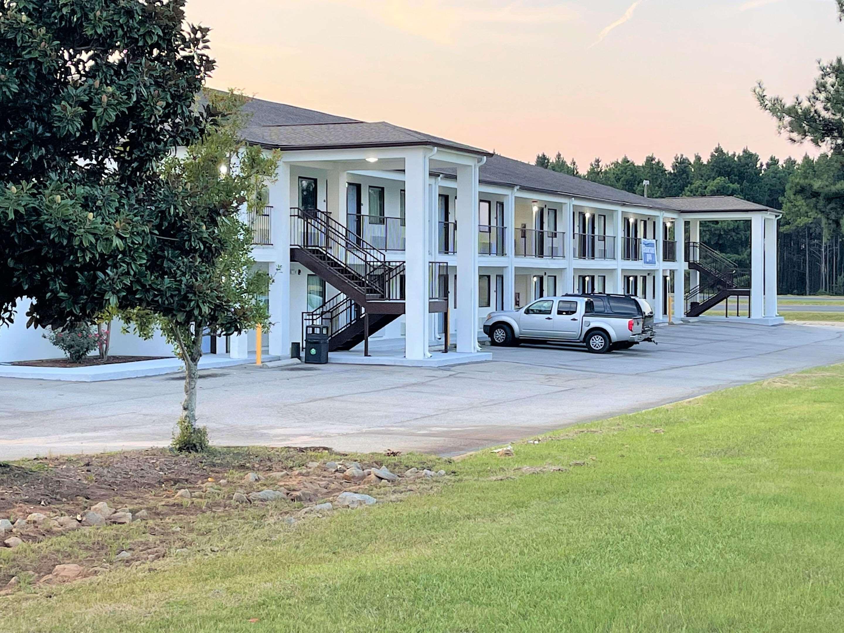 Days Inn Sandersville Екстериор снимка