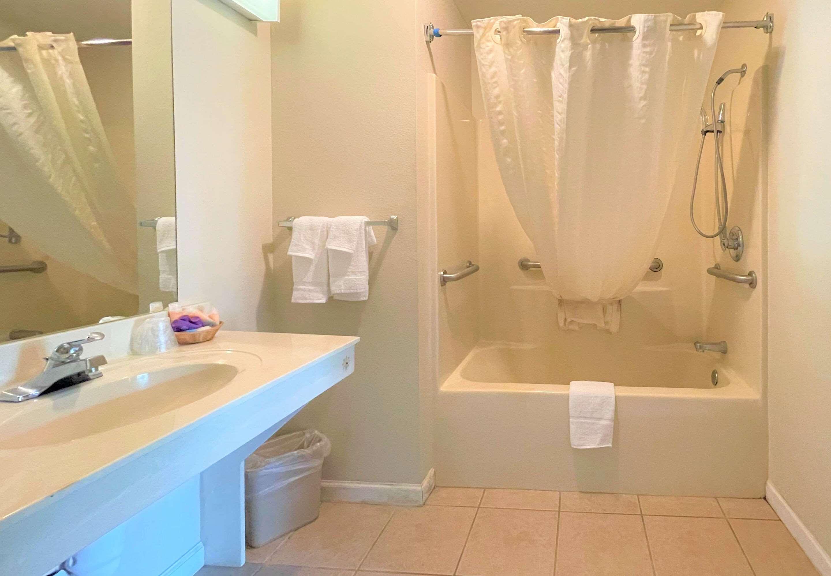 Days Inn Sandersville Екстериор снимка